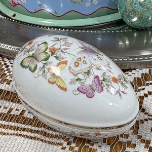 Avon Fine Porcelain Decorated Egg with 22KT Gold Trim - 1974 - Vintage